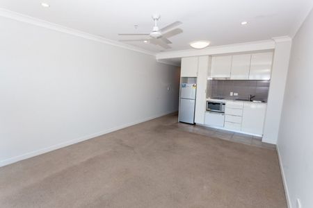 City Apartment Living - Photo 5