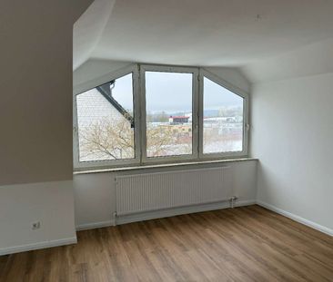 Erstbezug nach Sanierung! Großzügige 3-Zimmer-Wohnung zu vermieten! - Photo 2