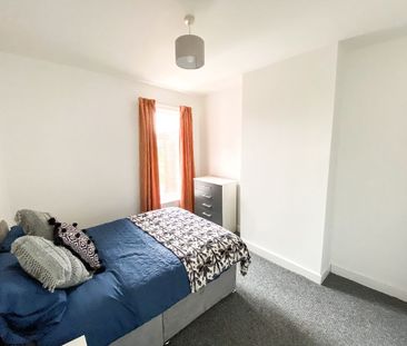 Room 3, 7 Coronation Road - Photo 2