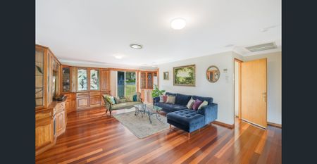 Top-Floor Lakeside Haven with Unbeatable Views – Water, Power & Lawn Included - Photo 4