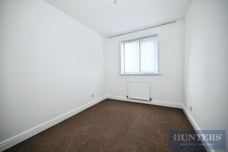 2 bedroom Flat To Let - Photo 3