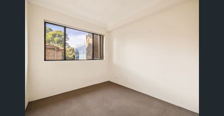 Spacious Top-Floor Apartment with Stunning Views | Dual-Level - Photo 5