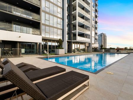 Sky-high Sanctuary with River Views + 2 parking bays - Photo 2