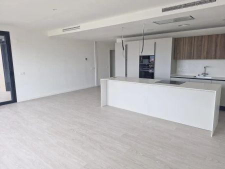 Piso de alquiler en Juan Carlos I - Photo 2