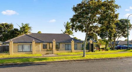Spacious Single-Storey Family Living in Sought-After Peninsula Park - Photo 2