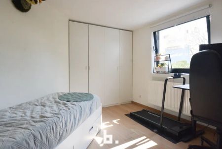 Vernieuwde eengezinswoning met garage en dakterras - Photo 2