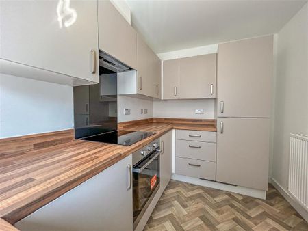 2 bedroom semi-detached house to rent - Photo 3