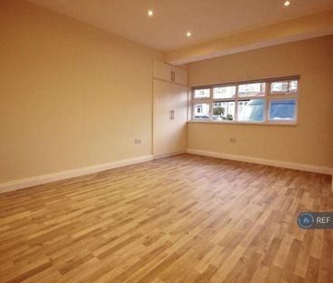 Studio to rent - Photo 6