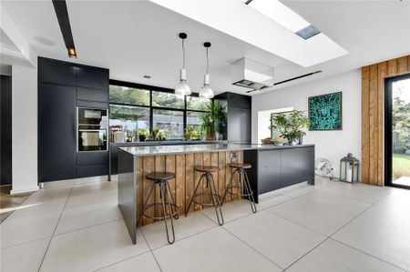 5 bedroom detached house to rent - Photo 4