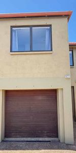 Newly Refurbished 3-Bedroom Duplex Townhouse - Photo 4