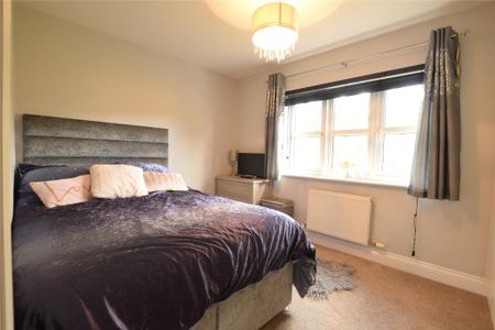 3 bedroom end of terrace house to rent - Photo 2