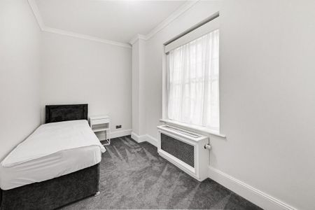 4 bedroom flat to rent - Photo 4