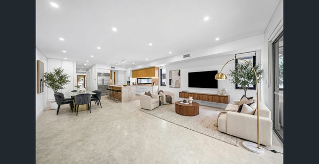 ULTRA-LUXURY FIVE BEDROOM DUPLEX! - Photo 1