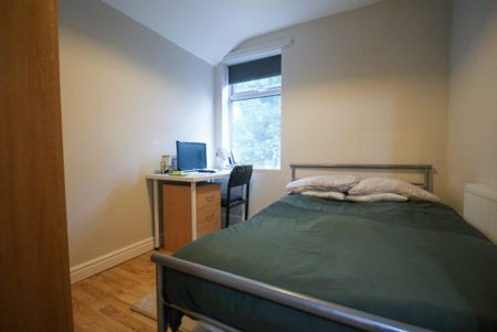 5 bedroom terraced house to rent - Photo 4