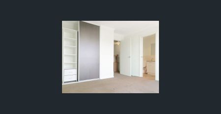 Double garage home - Photo 4