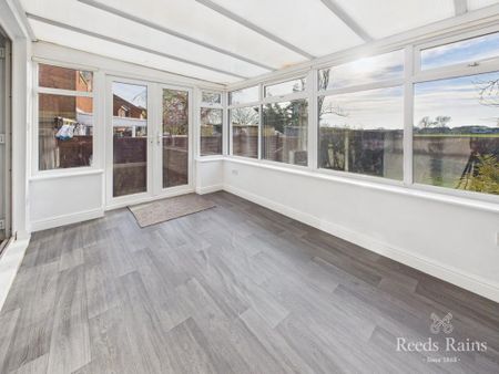 2 bedroom semi-detached house to rent - Photo 2