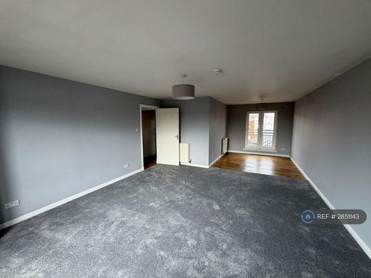 3 bedroom flat to rent - Photo 1