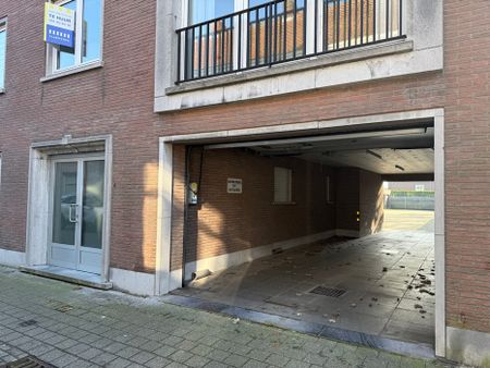 TE HUUR: Ruim twee-slaapkamerappartement in centrum Ruiselede. - Foto 4