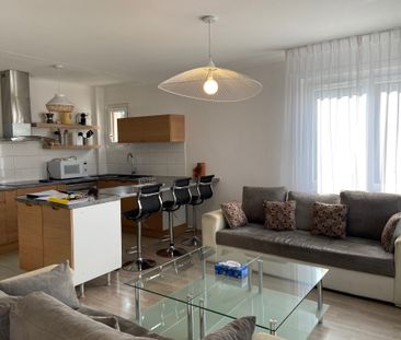 DANS MAISON AVEC CAVE, GARAGE ET PLACE DE PARKING - Photo 3