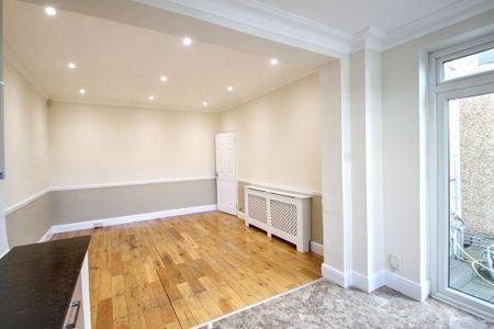 4 bedroom semi-detached house to rent - Photo 2