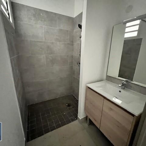 Location Appartement 4 pièces 115m² STE CLOTILDE 97490 - Photo 1