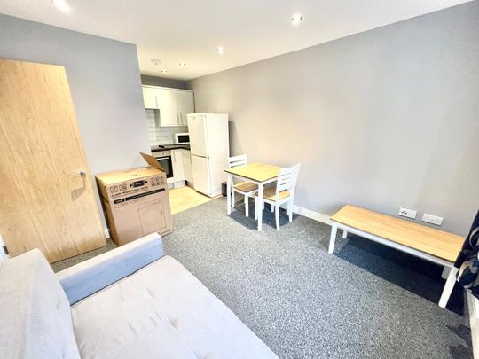 The Broadway, Southend-on-Sea, Essex, SS1 3ES - Photo 1