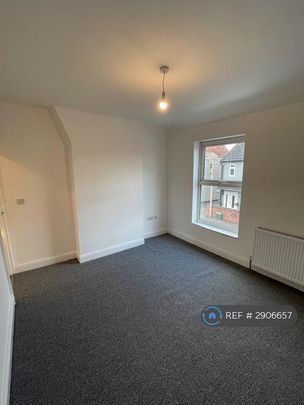 2 bedroom end of terrace house to rent - Photo 1