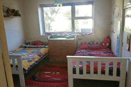 3 bedroom flat to rent - Photo 2