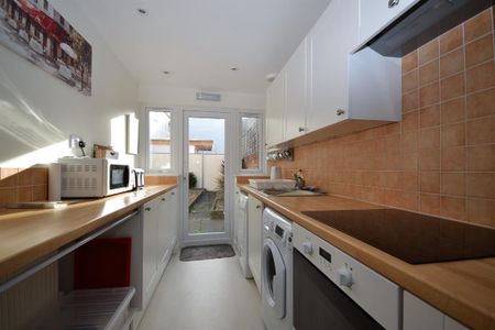 1 bedroom in a house share to rent - Photo 4