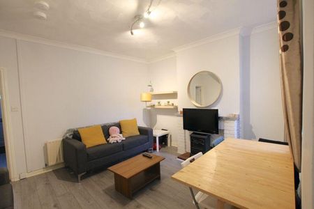 4 bedroom terraced house to rent - Photo 2