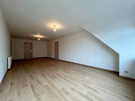 Opgefrist 2 slaapkamer appartement met garagebox, gelegen te centrum Lovendegem - Foto 4