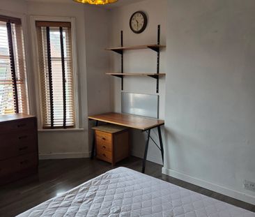 1 bedroom room to rent Garland Road, Poole, BH15 - Photo 1