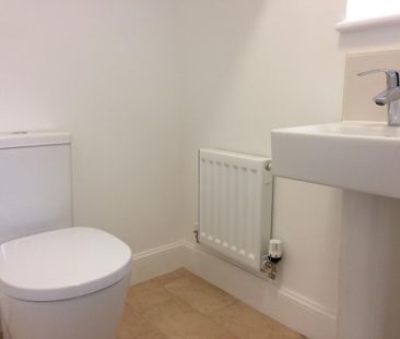 2 bedroom link detached house to rent - Photo 4