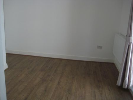 1 bedroom ground floor flat to rent - Photo 2