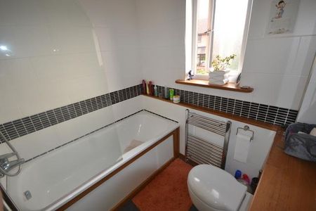 3 bedroom semi-detached house to rent - Photo 5