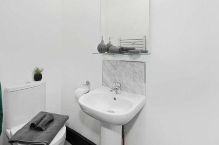 FULL REFURB - SUMMER 2021 - Photo 4