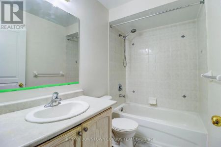 4271A LAWRENCE AVENUE E - Photo 2