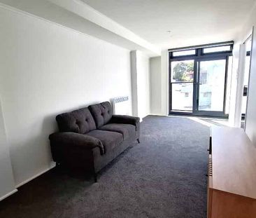 Modern, Stylish Apartment - Photo 5