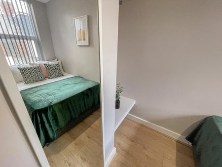 6 bedroom terraced house to rent - Photo 3