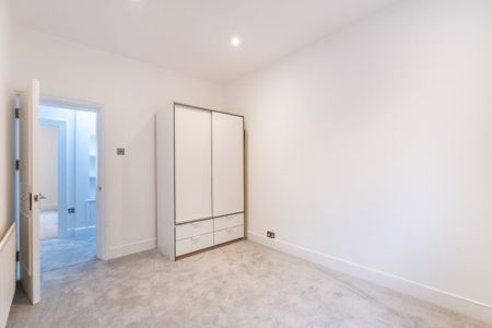 3 bedroom mews to rent - Photo 4