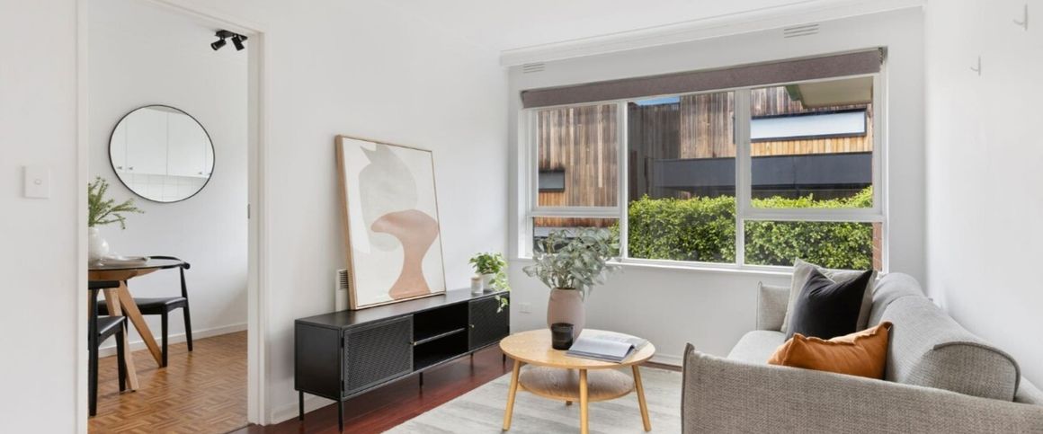 Low Maintenance 2 Bed Apartment in Quiet Location - Photo 1