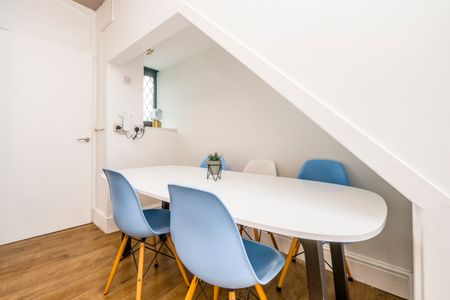 Great 5 bed HMO with stunning view of the valleys Room E - Photo 2