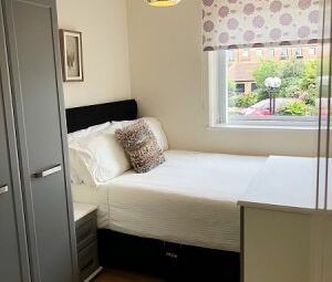 1 Postern Close - Photo 4