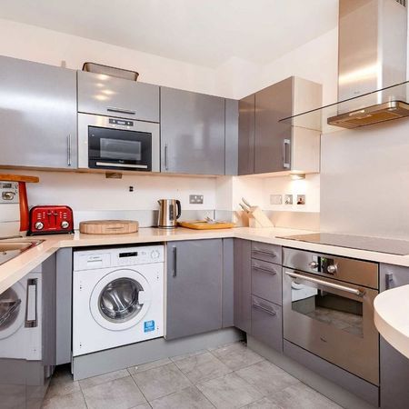 Mapleton Road, SW18 4GB, London - Photo 4