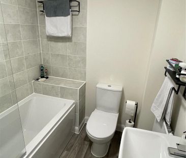 2 bedroom terraced house to rent - Photo 2