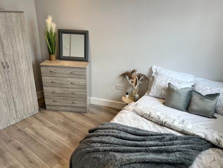 Room in a Shared Flat, Homerton High Street, E9 - Photo 4