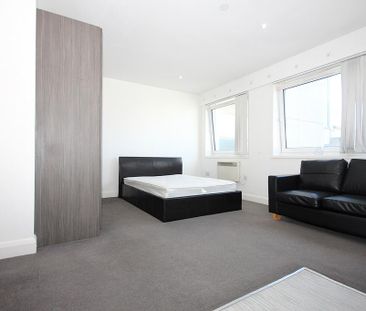 Studio to rent - Photo 2