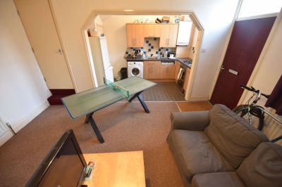 3 bedroom House in Bankfield Terrace, Leeds - Photo 3