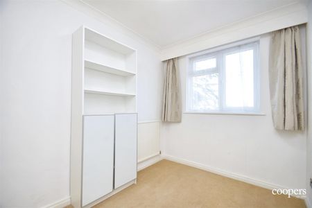 Eastbury Avenue, Northwood, HA6 - Photo 4