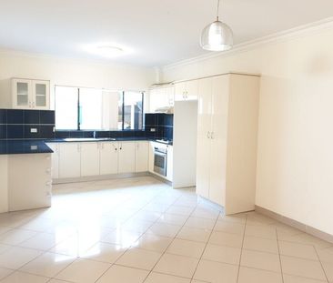 Spacious full brick townhouse - Photo 5